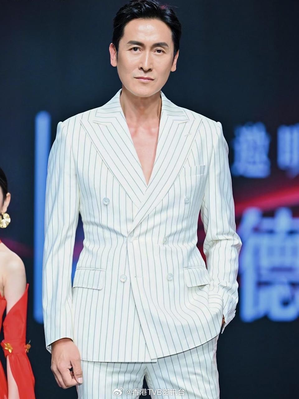 57岁马德钟自爆患先天性强直性脊椎炎 曾睡醒全身动不了要叫救护车送院现年57岁的