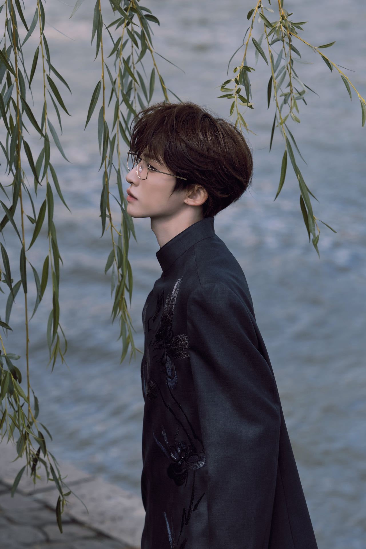 刘宇 ｜夏姿陈26春夏巴黎时装秀 看秀造型刘宇身着 SHIATZY CHEN 特