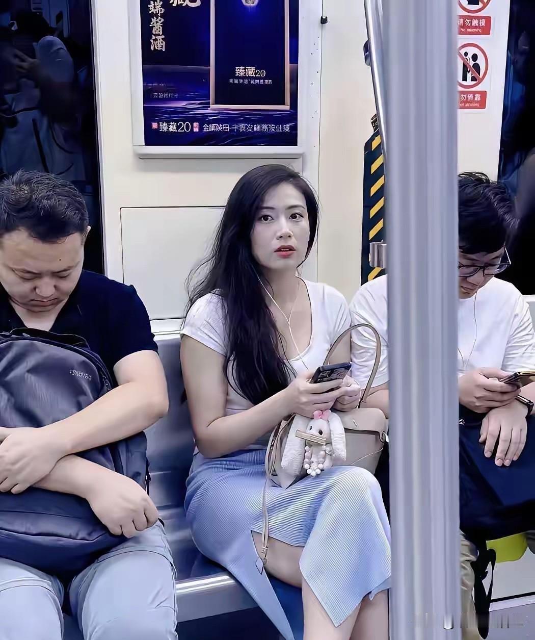 不敢要联系方式，我是不是太傻了啊[呲牙]