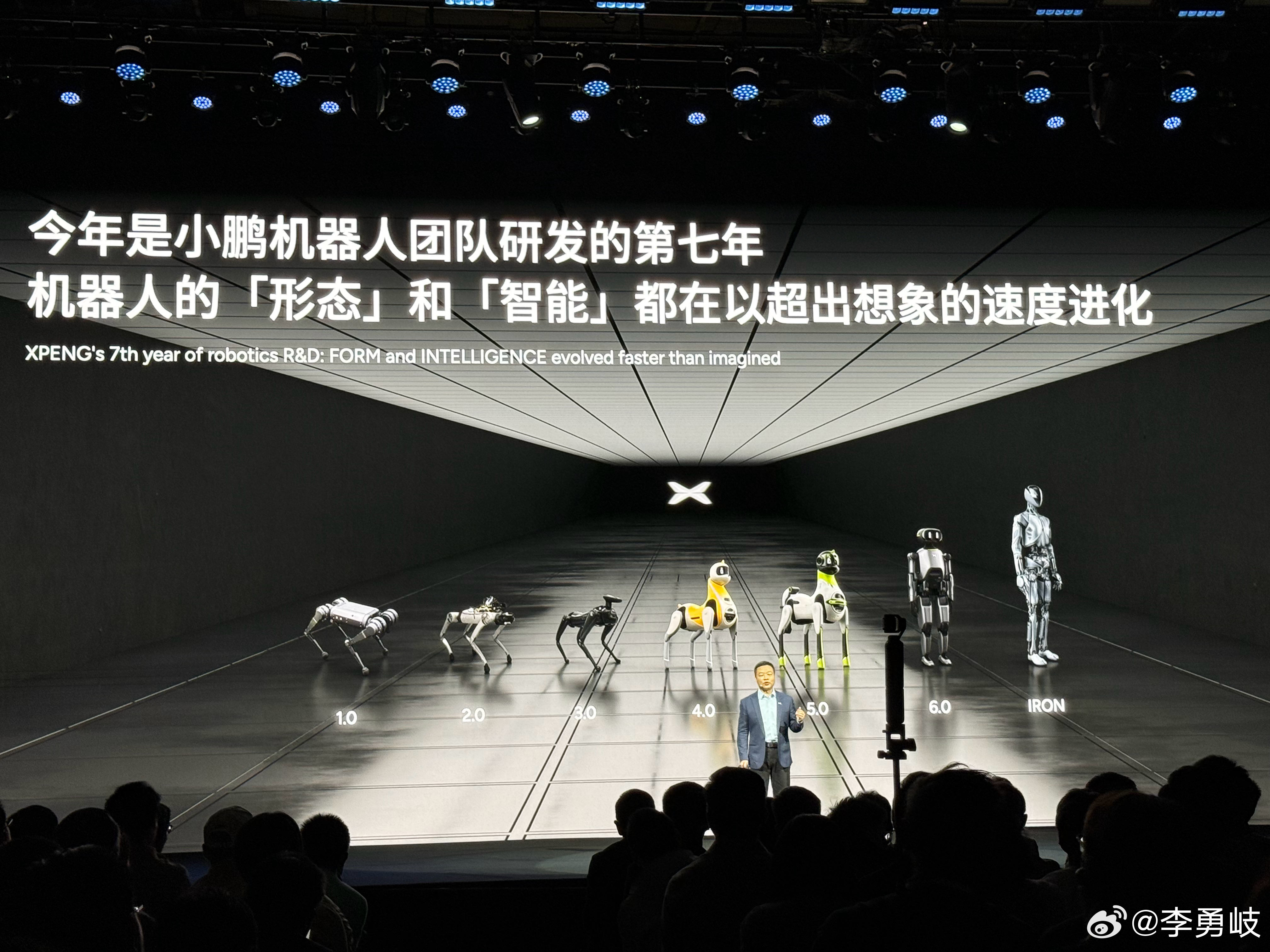 小鹏机器人会走猫步太像人了就在刚刚举行的小鹏科技日上，小鹏发布了一个很多人期待已
