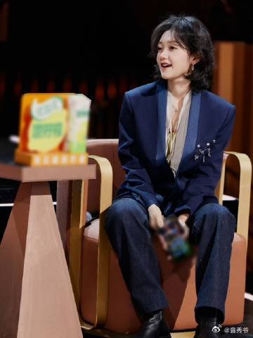 希林娜依高谈伯克利没毕业希林娜依高想偷偷摸摸毕业 哈哈，希林娜依高也有偷偷想低调