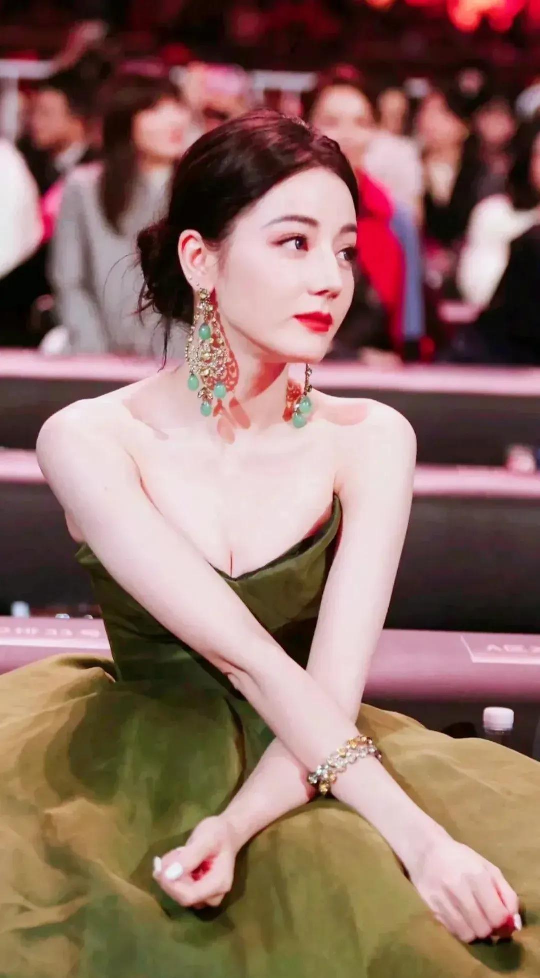 时尚女神，魅力无限。