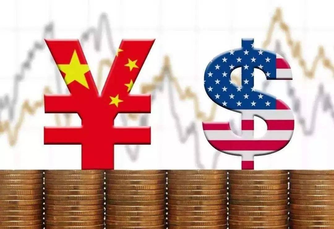 银行的外汇交易台最近忙疯了，排队结汇的企业多得像潮水。大家急，是因为人民币涨得太