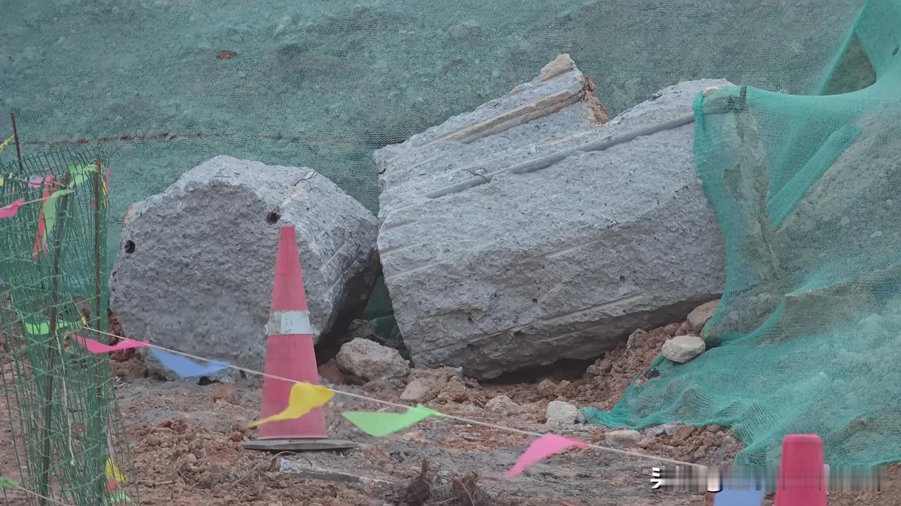 知道这个是桥梁施工中的啥东西吗，知道里面几个小孔是干嘛的嘛