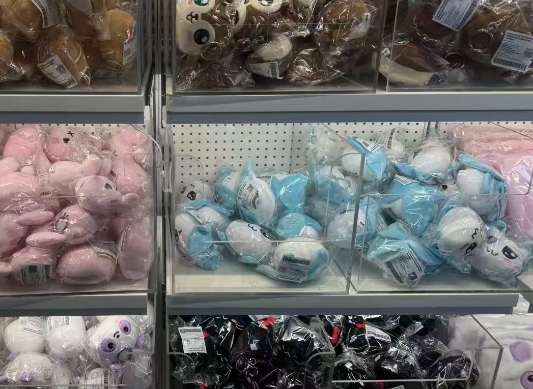 宝怪线下快闪店郑雅贤单品率先售罄，郑雅贤真金白银人气就是实打实的第一还需要被质疑