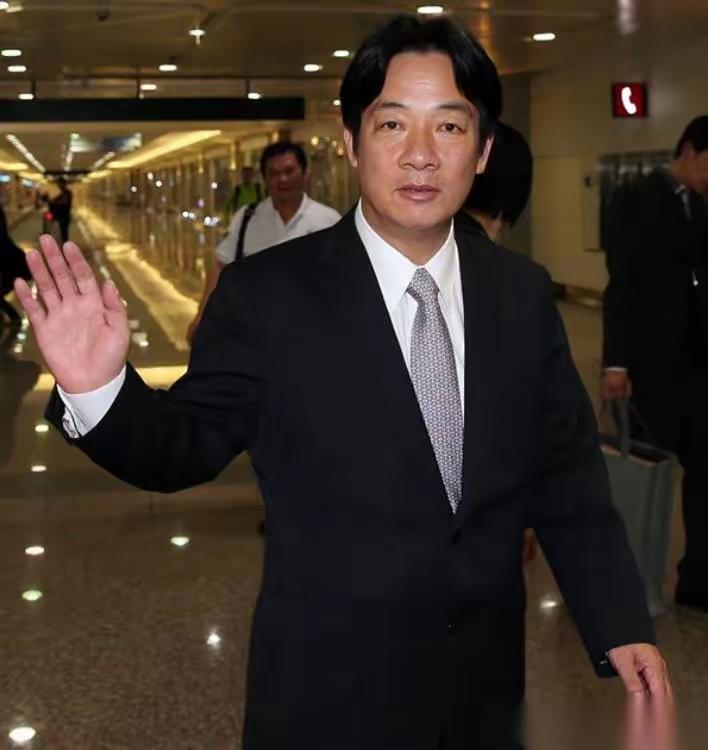 赖清德等一伙“台独”首恶分子准备逃跑，我国防部严正回应“想逃跑是不可能的”！这些