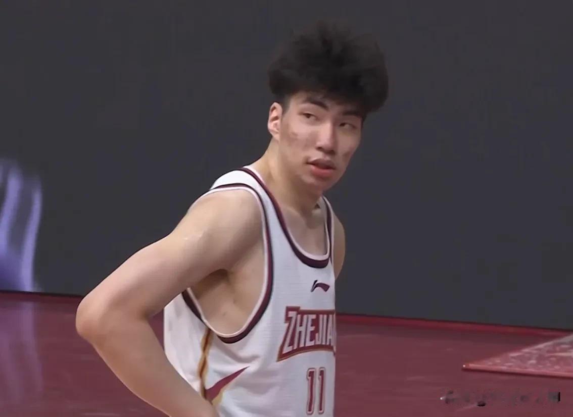 月薪仅2000欧元！工资少得可怜，余嘉豪：这不是钱的事。
在近日，中国男篮球员余