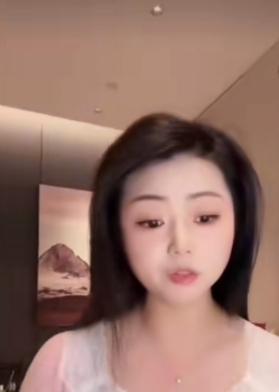 罗娇表示她在蹭徐子崴的流量，她说徐子崴乐意让她蹭，有这样的知音可蹭，不蹭白不蹭，