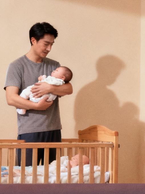 妻子怀孕即将临盆，男子申请陪产假竟成“解雇导火索”？公司辩解彻底刷新三观，“双休