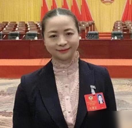 看到新闻，遵义市第一人民医院的副院长谭薇被查了。一个在眼科领域深耕三十多年的老专