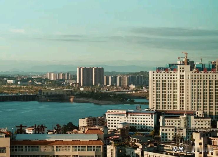 湖南最适合当省会的是益阳，绝非长沙或岳阳，更不用说郴州了
 
一直聊湖南省会，大