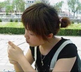 我反感的从来不是性别，而是场合与分寸：
 
1. 公共场所吞云吐雾
地铁口、餐厅