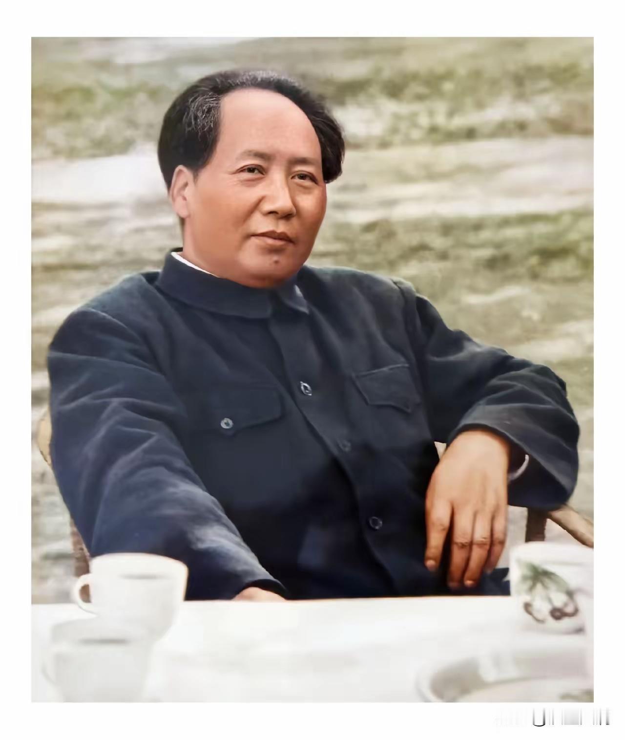 下联：世代高歌东方红！