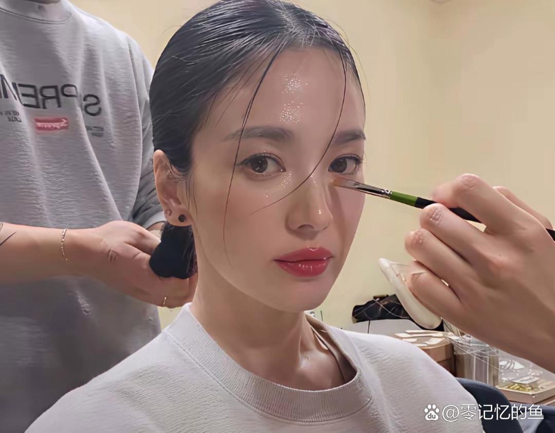 宋慧乔变样了，完全认不出来了。 