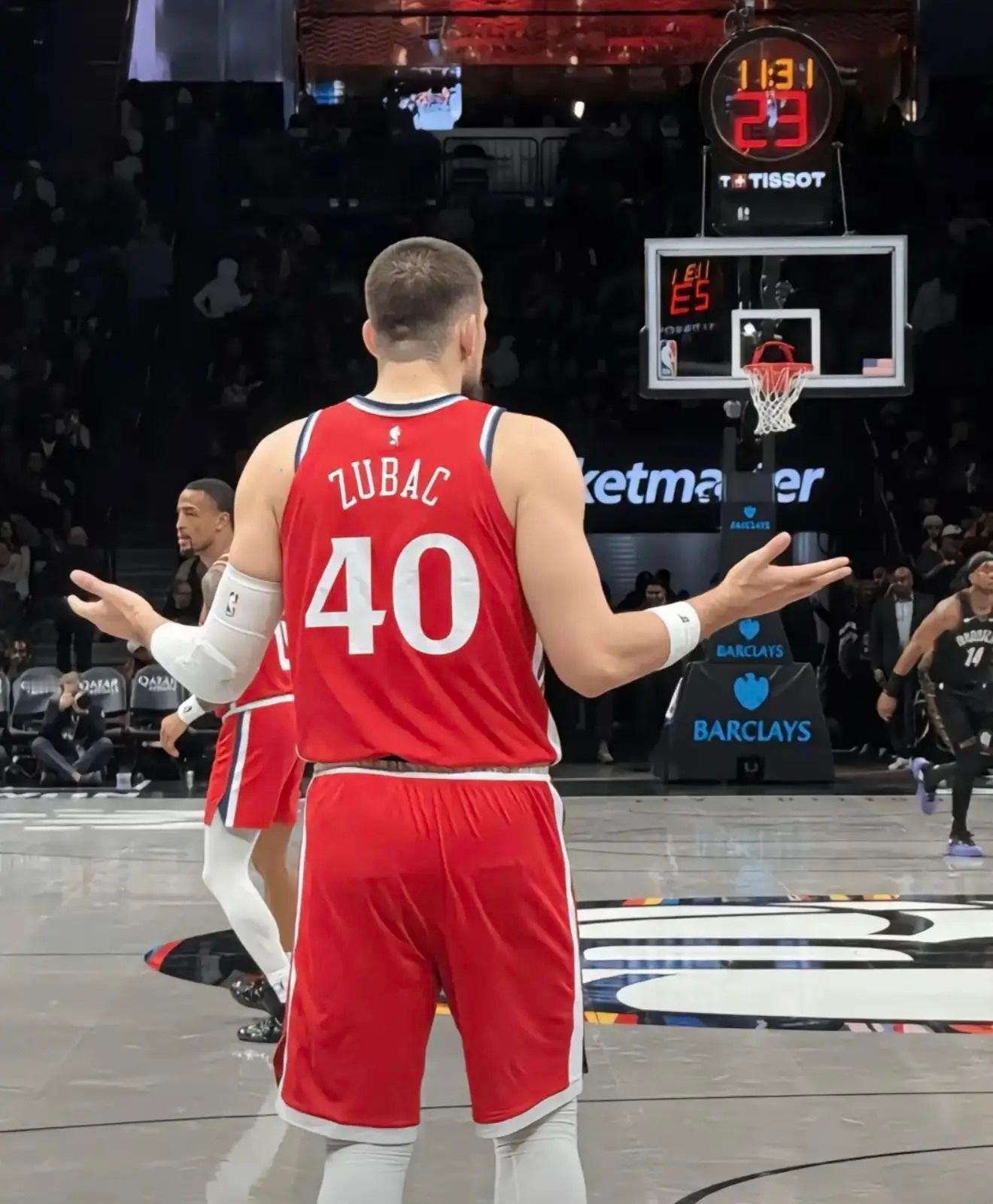 船记：祖巴茨被公认为快船队内最有交易价值的球员。在他受伤/球队战绩糟糕期间，包括