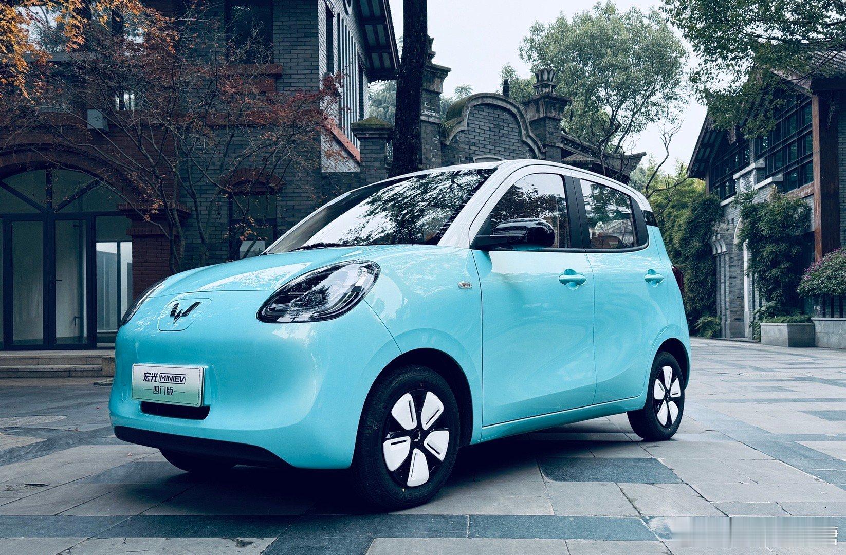 五菱宏光MINIEV1.0进化到2.0版本，变得更萌趣可爱了，这次“甜趣美学”设