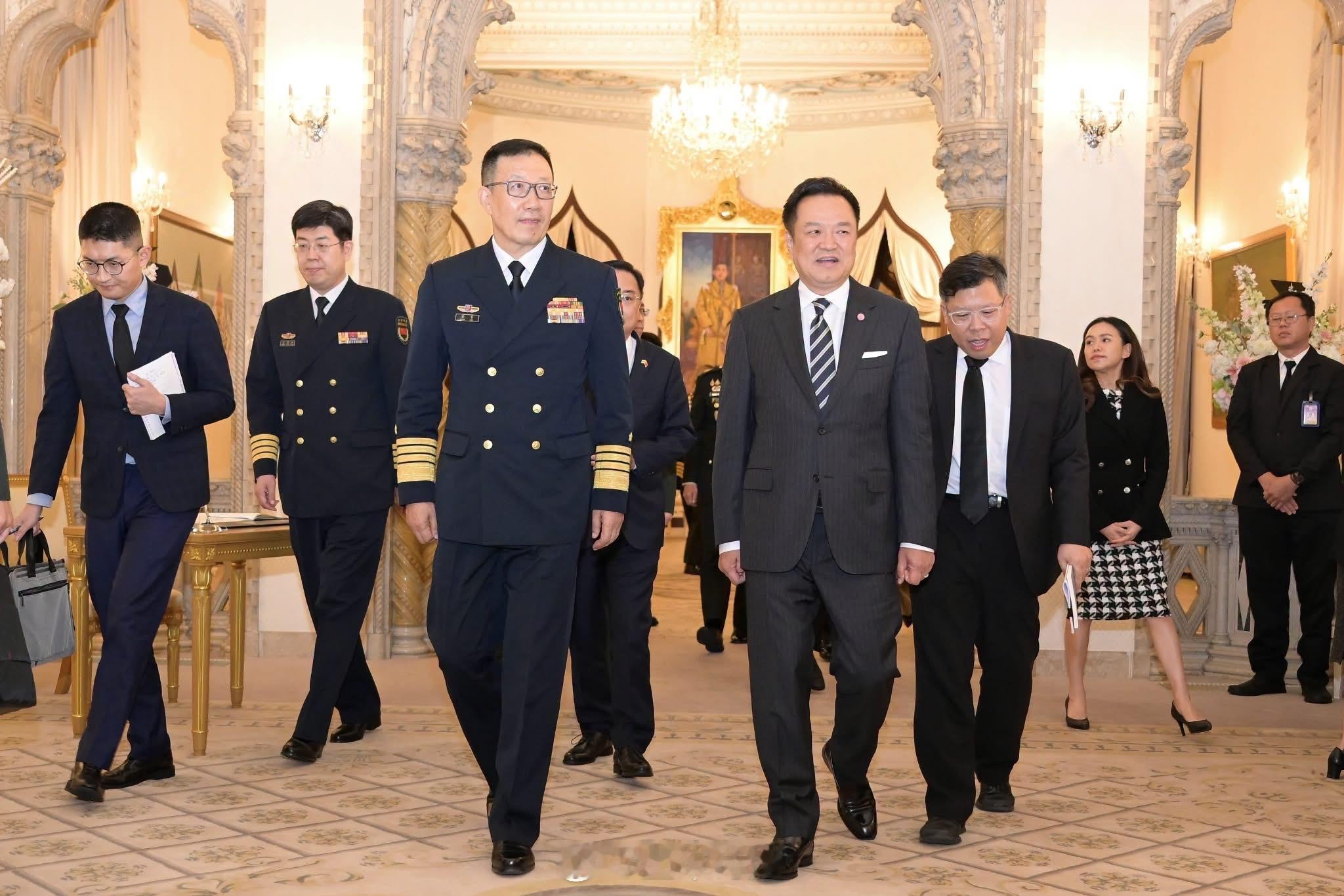董军  2026.07.24 泰国总理阿努廷会见董军。又壮又帅又不怕热的耶耶好像
