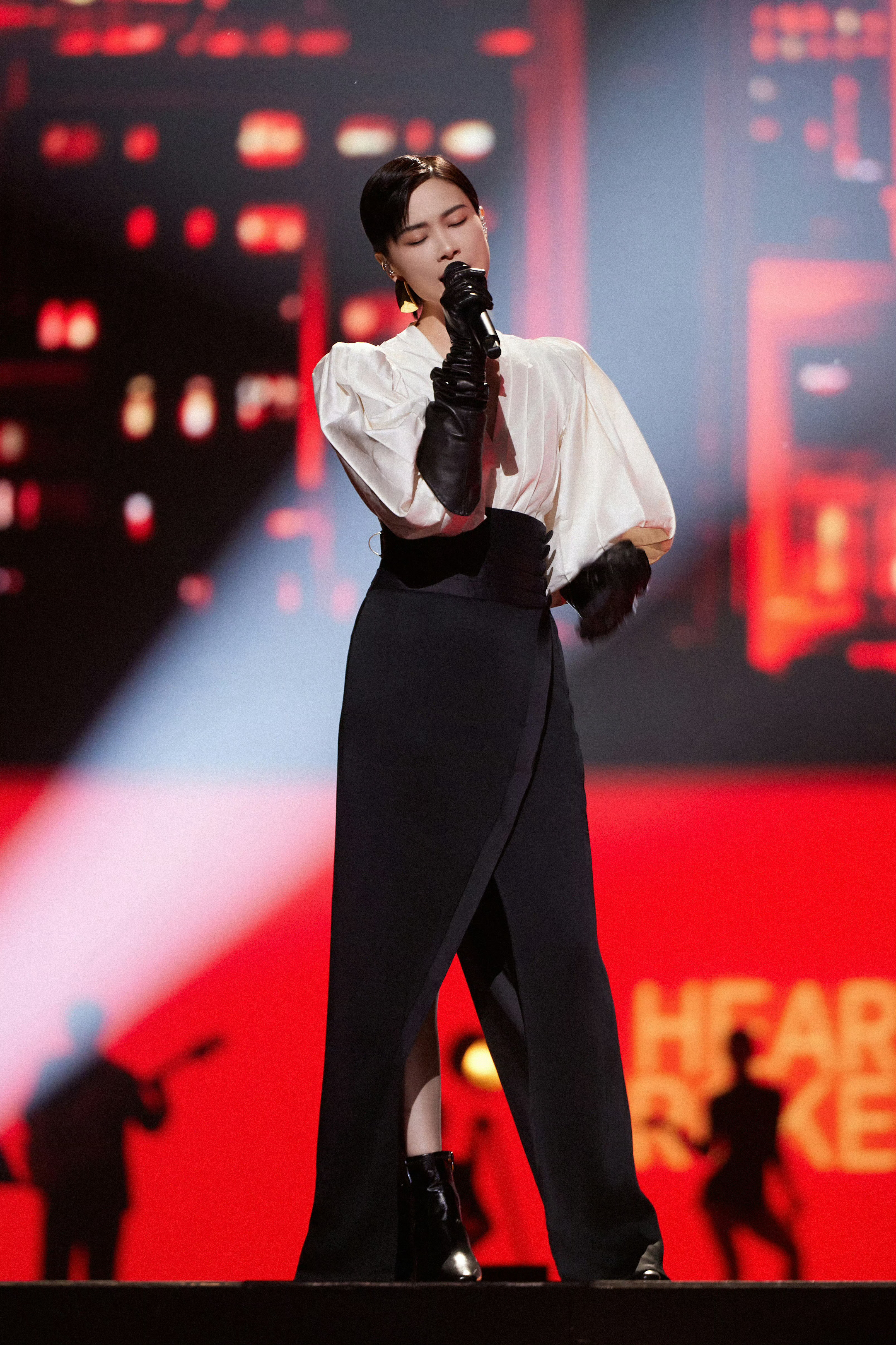 李宇春演绎Ronald van der Kemp 2021秋冬高定 
