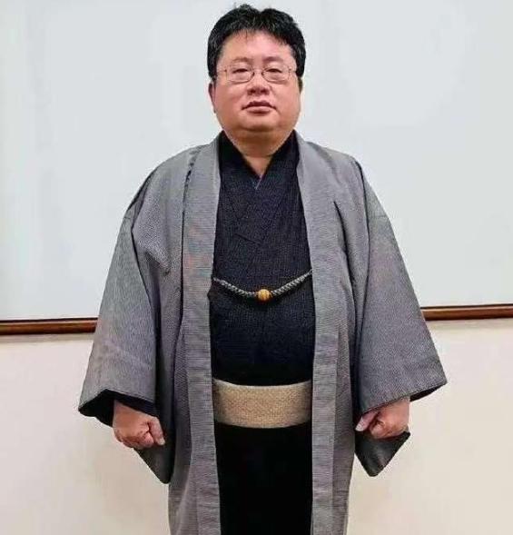 高市早苗疯狂反华，背后竟是两个中国败类在出谋划策？为高市早苗出谋划策的两个中国败