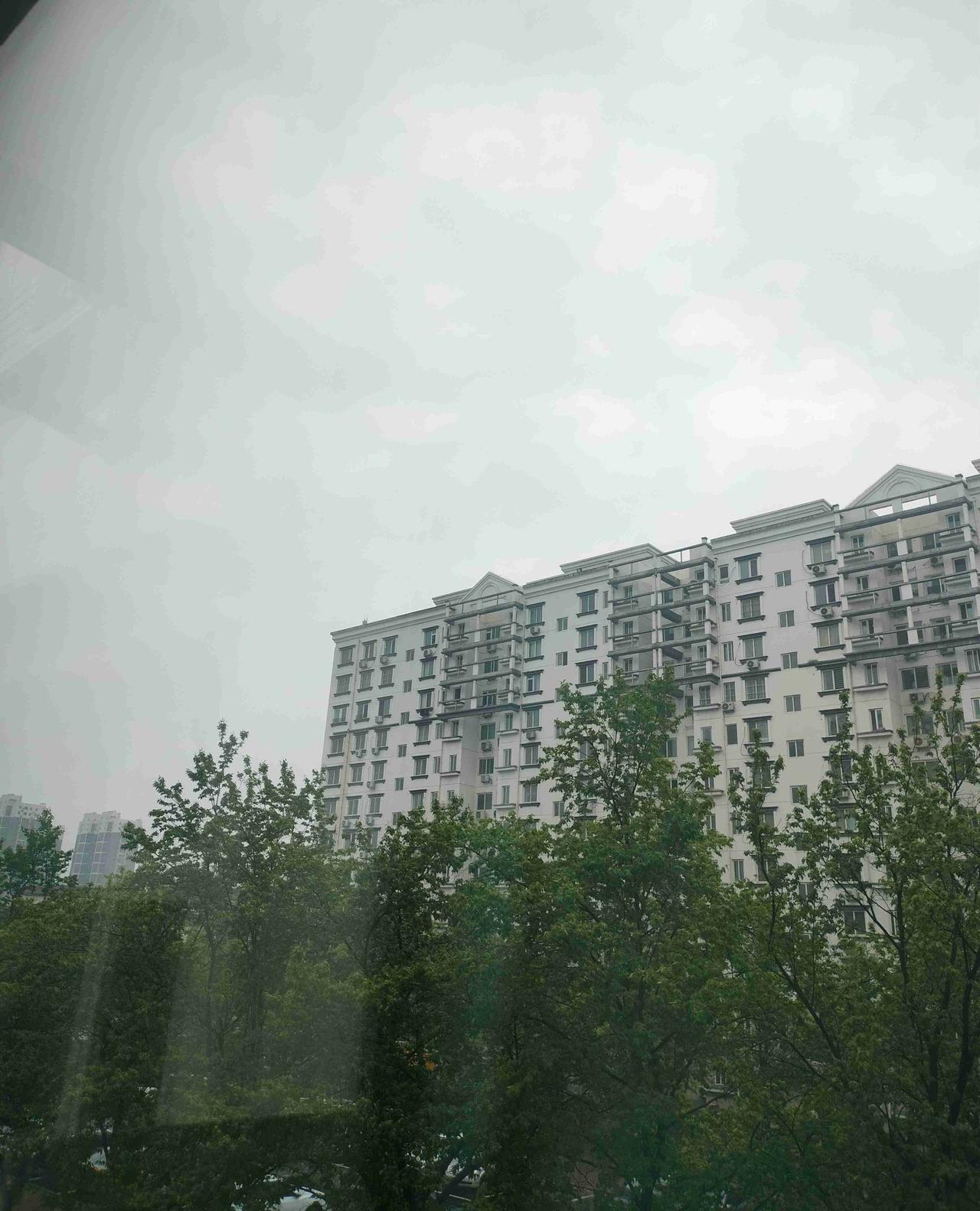 我的今日状态：😁轻松愉快
我这里的天气：🌧下雨