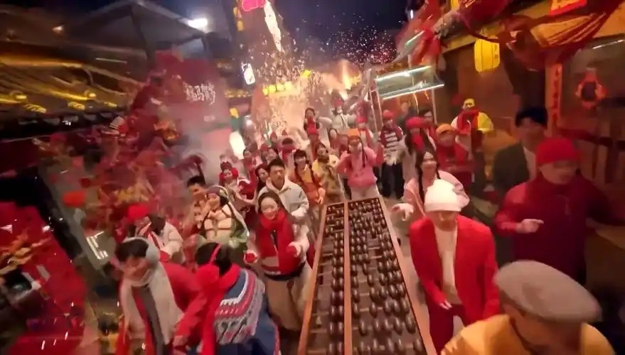 马年春晚又尊了乖乖，合肥这次排面拉满！骆岗公园变成“皖美之瞳”，两万架无人机同时