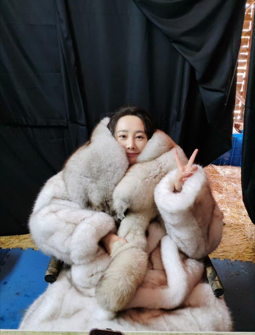 这大毛领也是跟苏紫轩一起走南闯北了，李纯咋这么好看啊啊啊啊 