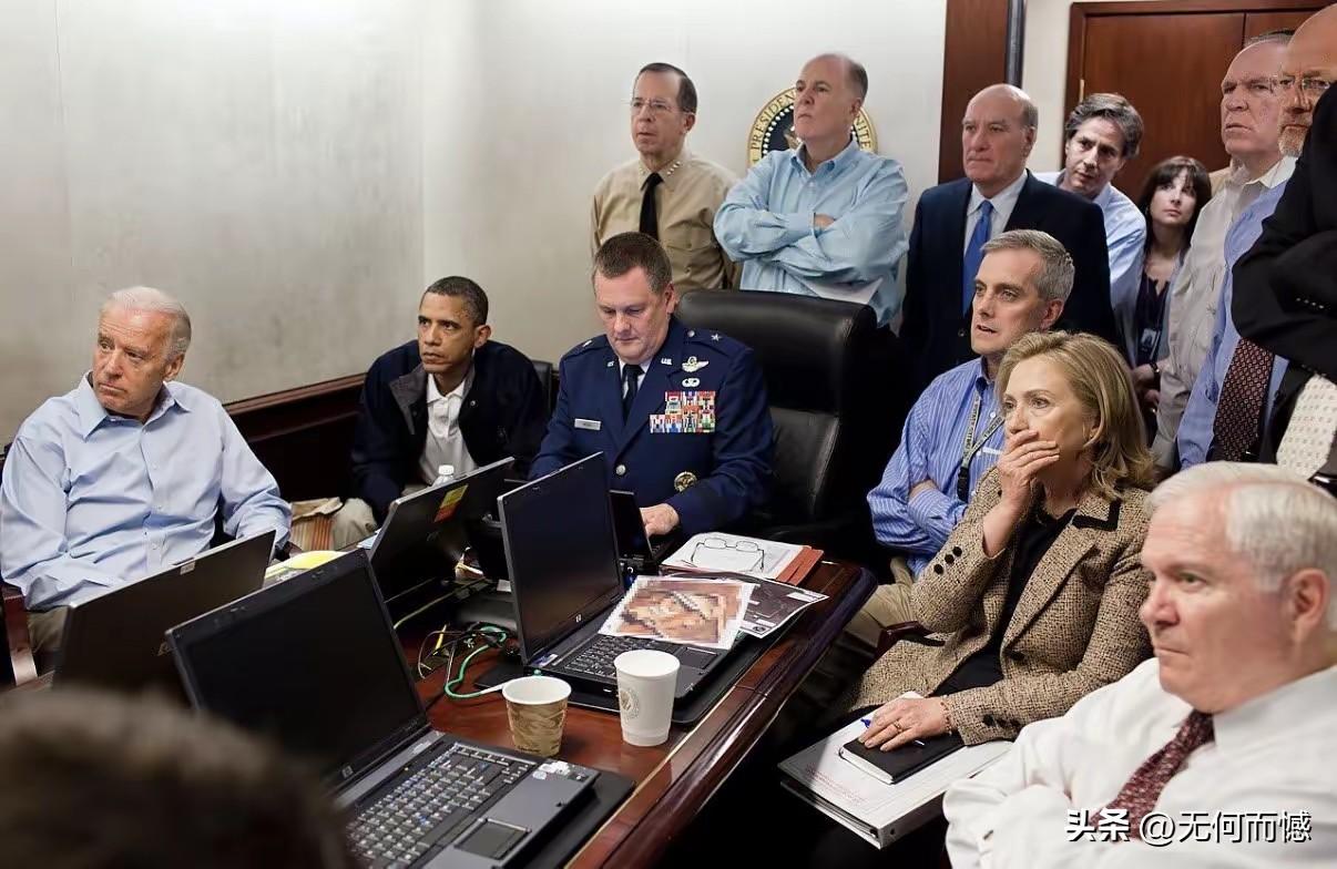 奥巴马发动斩首本拉登行动时，感觉他非常紧张，整个人蜷缩在一个角落里，不显山不漏水