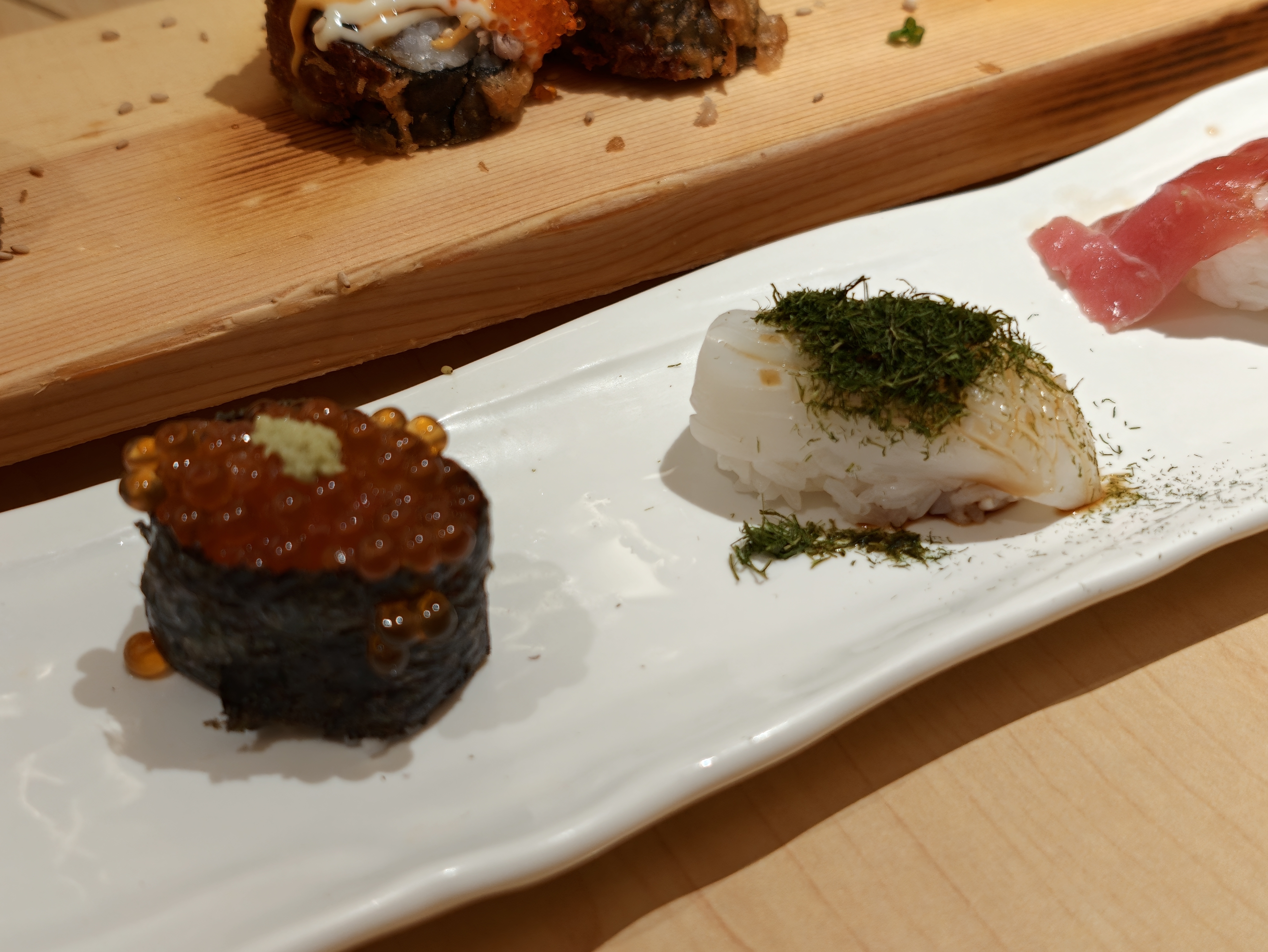 搜了下上海有个叫Maki 的连锁寿司店，网上评价不错，感觉价格在上海来说还行，品