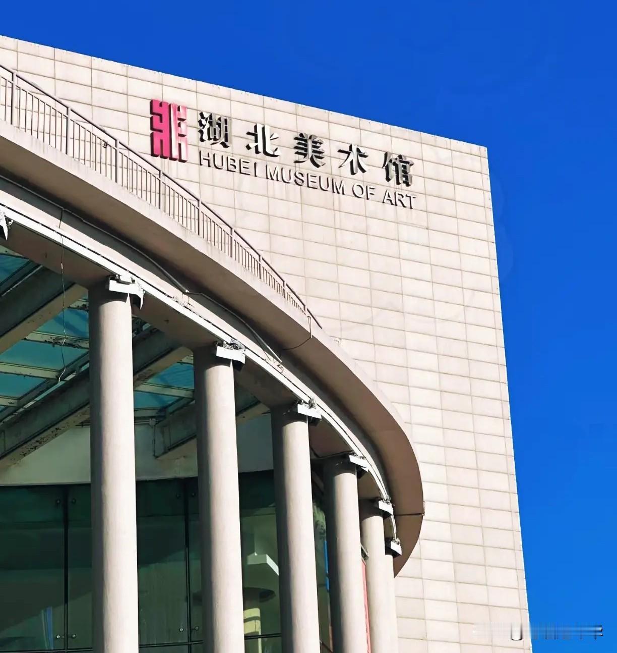 南博事件还未结束
湖北美术馆的这一巴掌又狠狠打来
火烧了两小时，藏品没事唯独少了