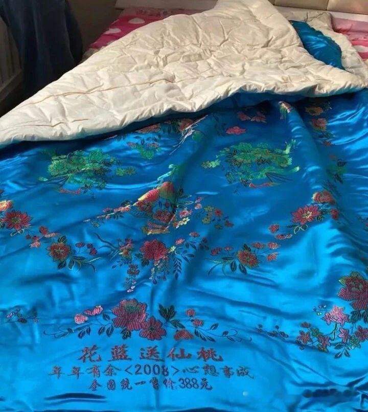 我结婚时候做的缎面被子，已经20多年了，为什么还有人想买呢？

前些天在公众号晒