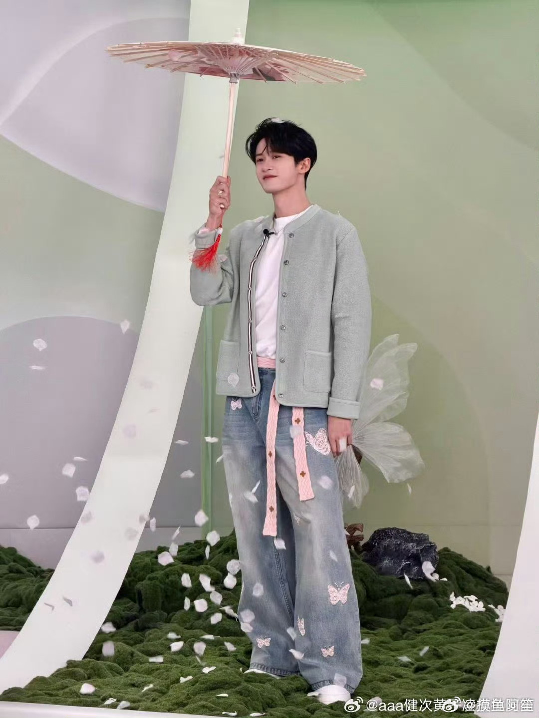 檀健次逐本代言升T，顺理成章，恭喜🎉 