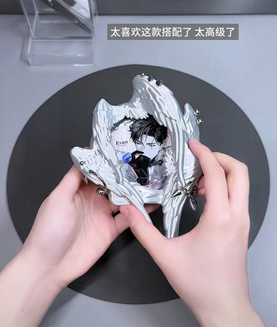 光与夜之恋五周年快乐、光与夜之恋羽翼谷美托直接封神！珠光白立体翅膀搭配铆钉链条，
