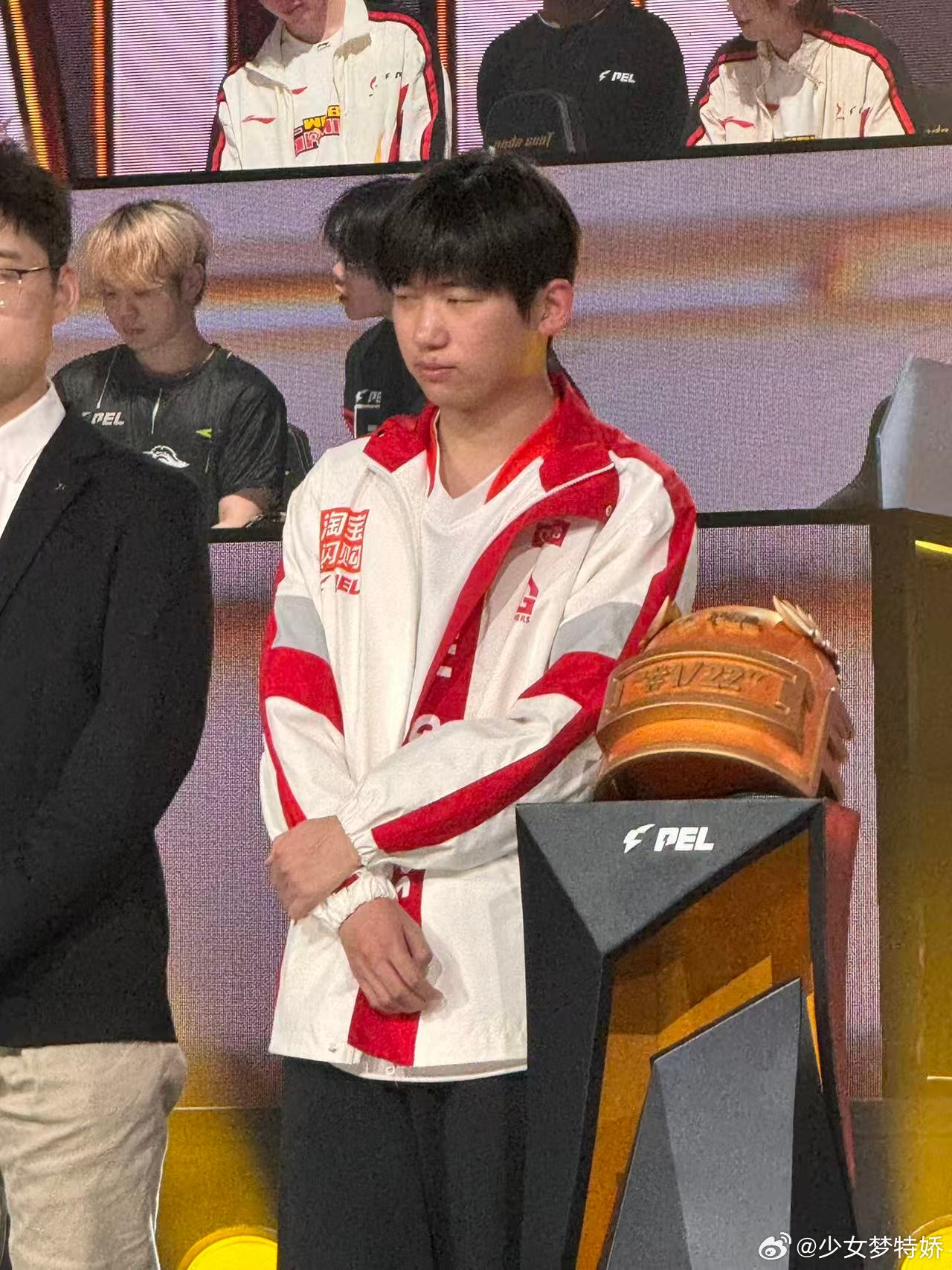 AG仙崽周决MVPAG五周四冠仙崽实力carry全场，拿下周决MVP，AG五周四