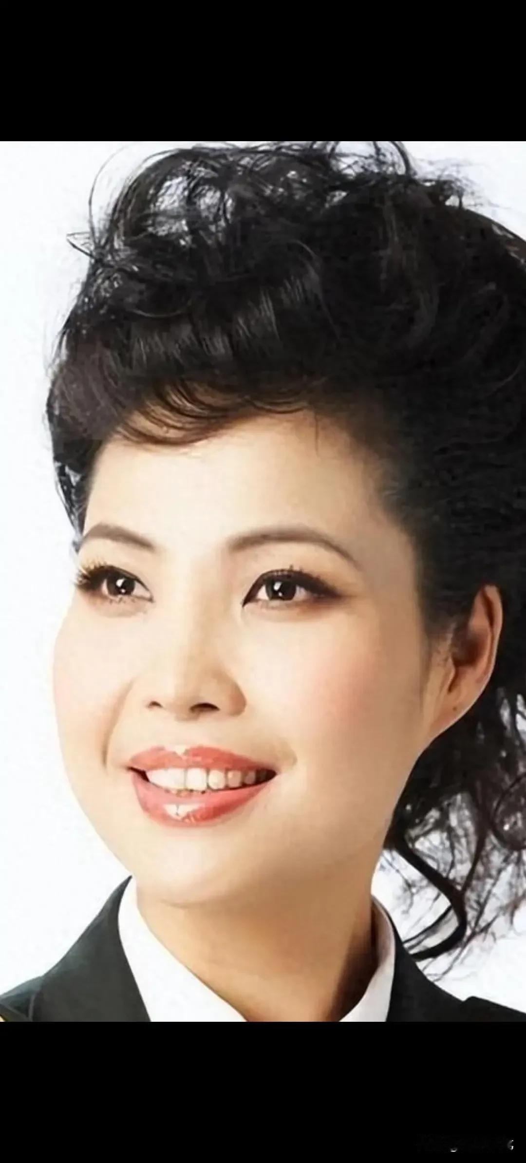 梦鸽，本名刘清娣～～～
网友：刘清娣。为什么不叫热伤风。。

她是个成功的人，嫁