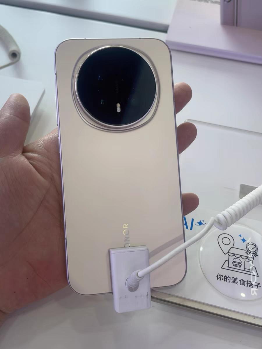 荣耀Magic8系列单周又卖了6万台！友商都睡觉了吗！

家人们，谁懂啊！618