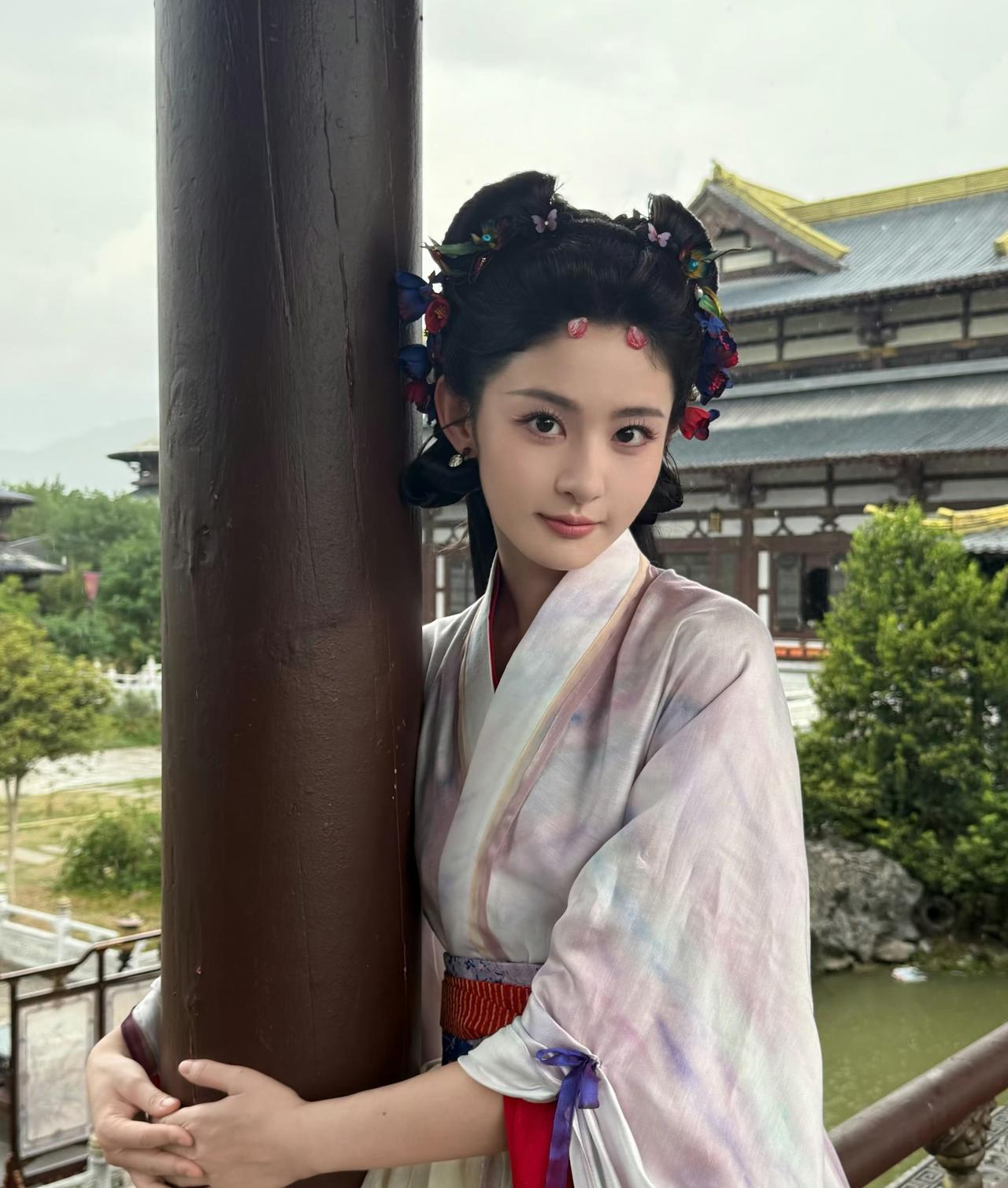 赵晴明显更像徐璐，却被说像赵丽颖，只因前者不红？

最近，赵晴的新剧造型再次掀起