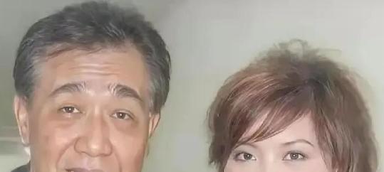 病房里，67岁的张帝连喘气都得靠着吸氧机，他费力地签下字，把名下的房产和存折悉数