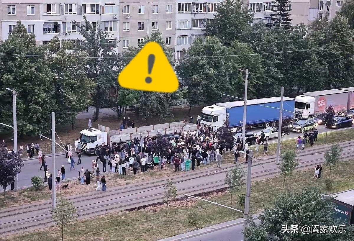 乌克兰征兵办这次撞上的，是一堵用血缘和辈分砌起来的墙。

10月20日晚上，敖德