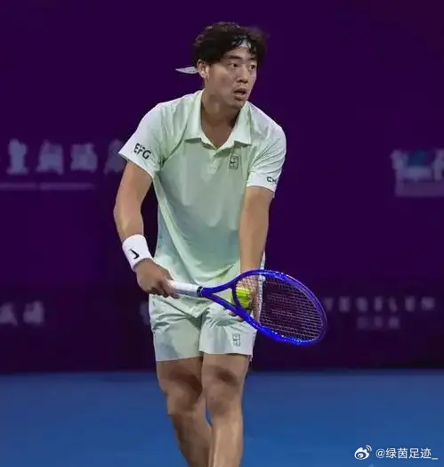 【中国男网新一哥诞生 从香港到世界前百，黄泽林22岁的夏天燃起来了】2026洛斯