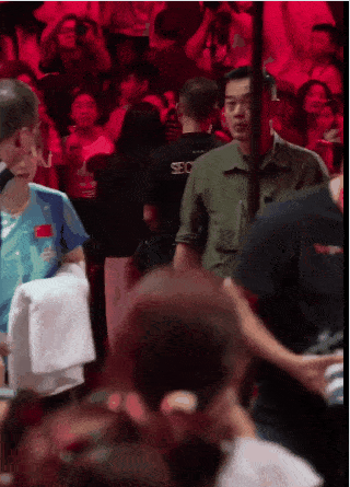 好久不见！孙颖莎赛后跑向观众席，与刘国梁握手并交流