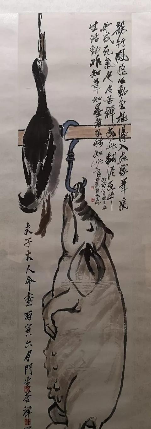 1926年齐母病逝。 齐白石 让27岁的 李苦禅 画了猪和鸭子予备烧掉祭祀母亲；