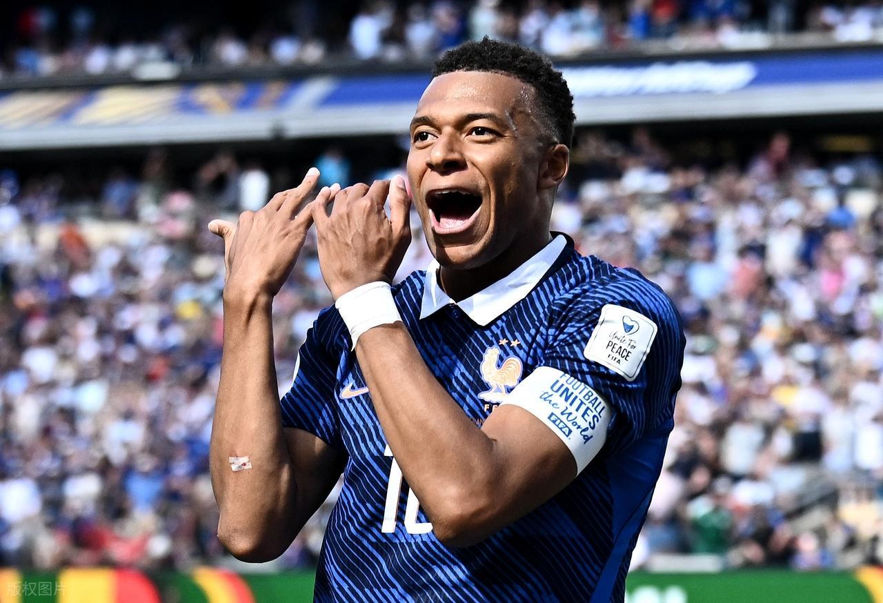世界杯首轮法国3-1塞内加尔！姆巴佩双响轰世界波，58球超越吉鲁登顶法国队史射手