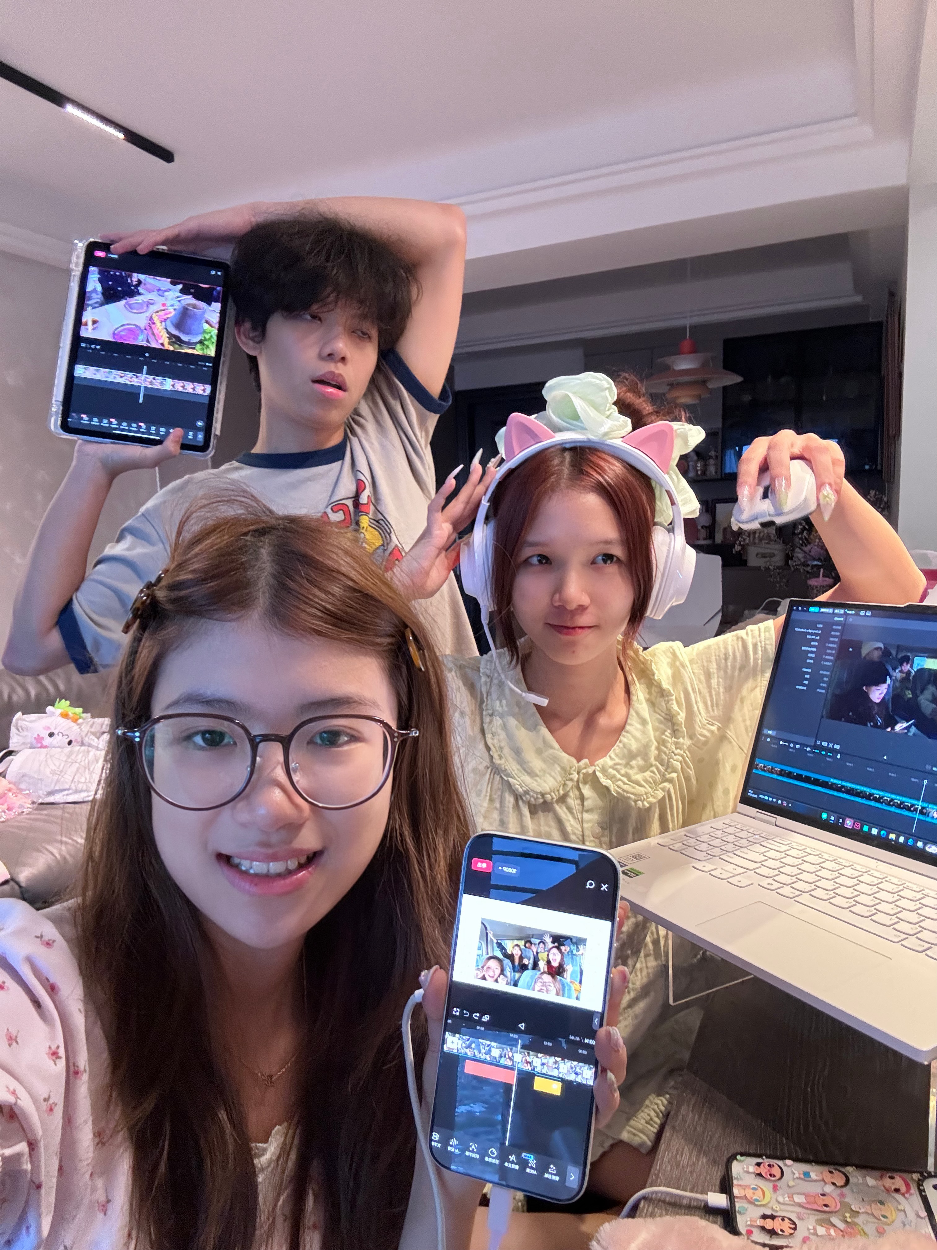 每天都努力到天亮。。。作息完全颠倒。。啊啊啊啊啊到底啥时候能完成！米琪吵吵屋