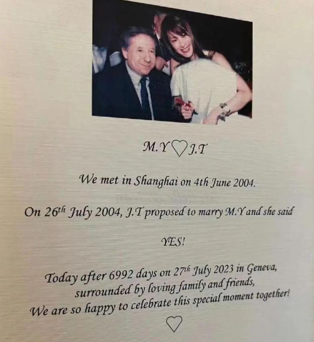 杨紫琼结婚了！
赶在61岁生日前，她终于点头嫁给了相恋19年的让.托德。
要知道