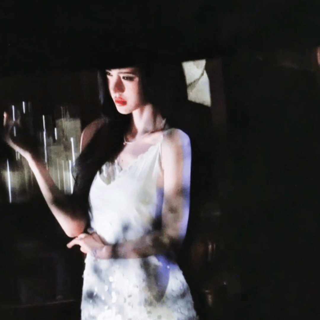 今晚谁不想急头白脸地对着鞠婧祎喊一声妈咪[抓狂]像薄纱睡衣一样撩拨心弦的裙子 隔