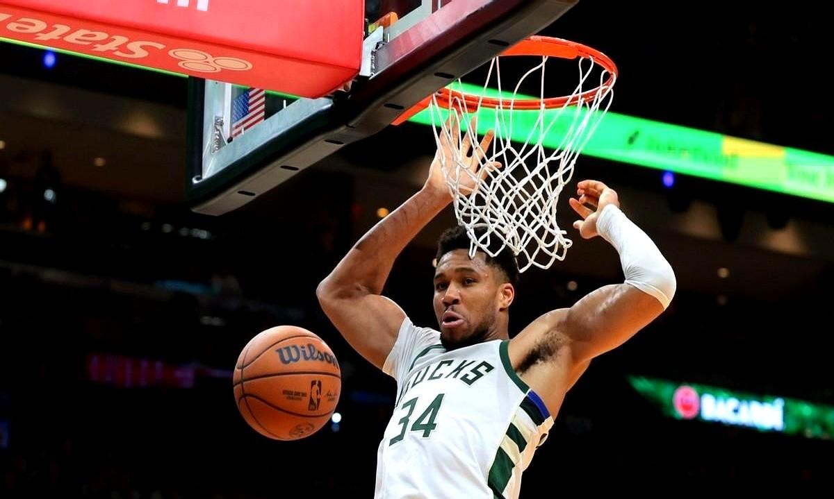 哈登首节就炸了！上来就是14分！

雄鹿也不是吃素的，全场狂飙20记三分，一度反