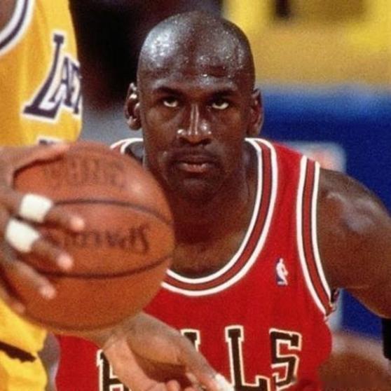 《GOAT乔丹亲口承认打控卫不如魔术师，1989年改打控卫24场均33.6分10