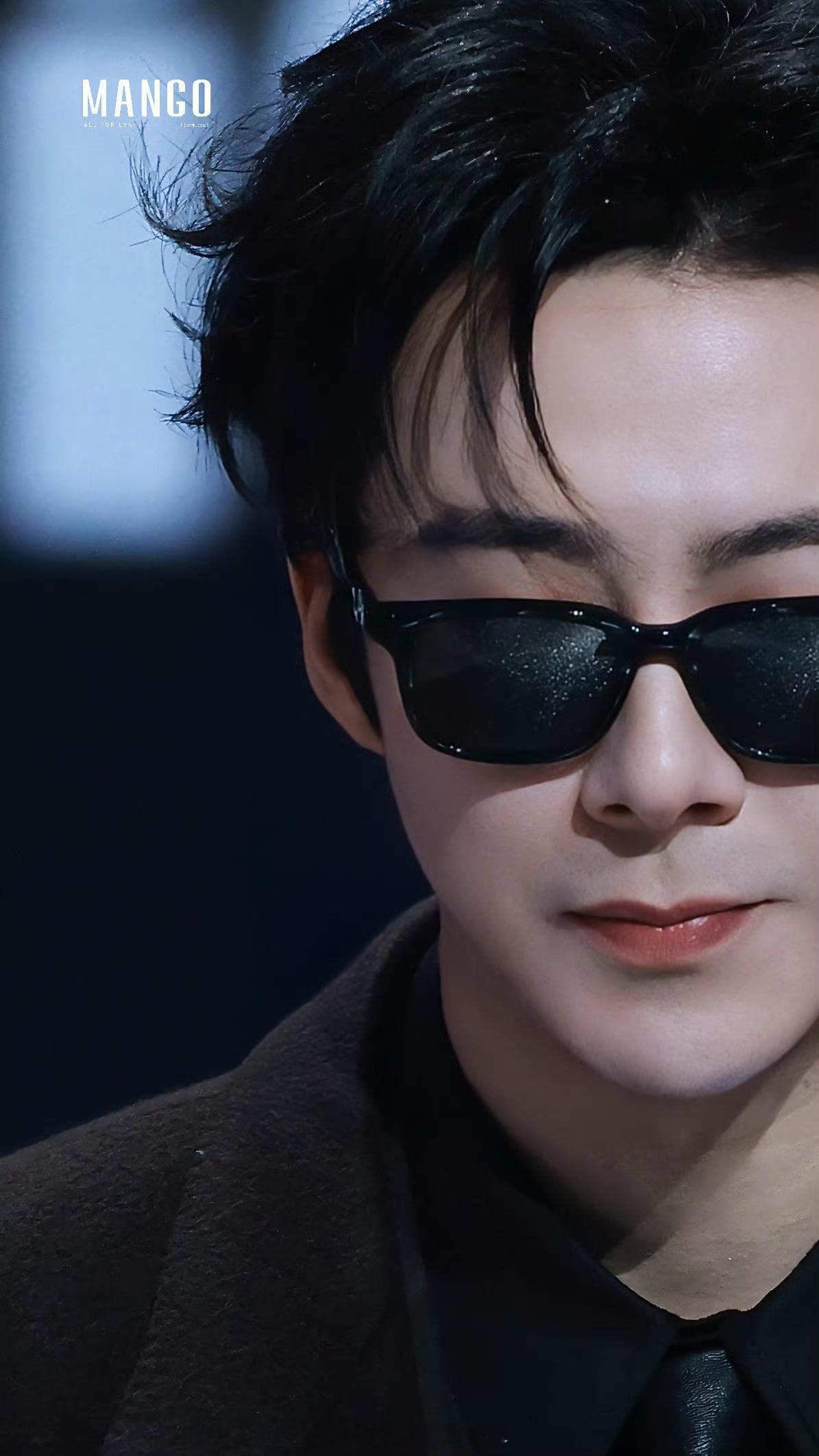 刘宇宁的2025巡演 🐾刘宇宁玫瑰丛生 🐾摩登兄弟 墨镜一压是冷感的距离感，