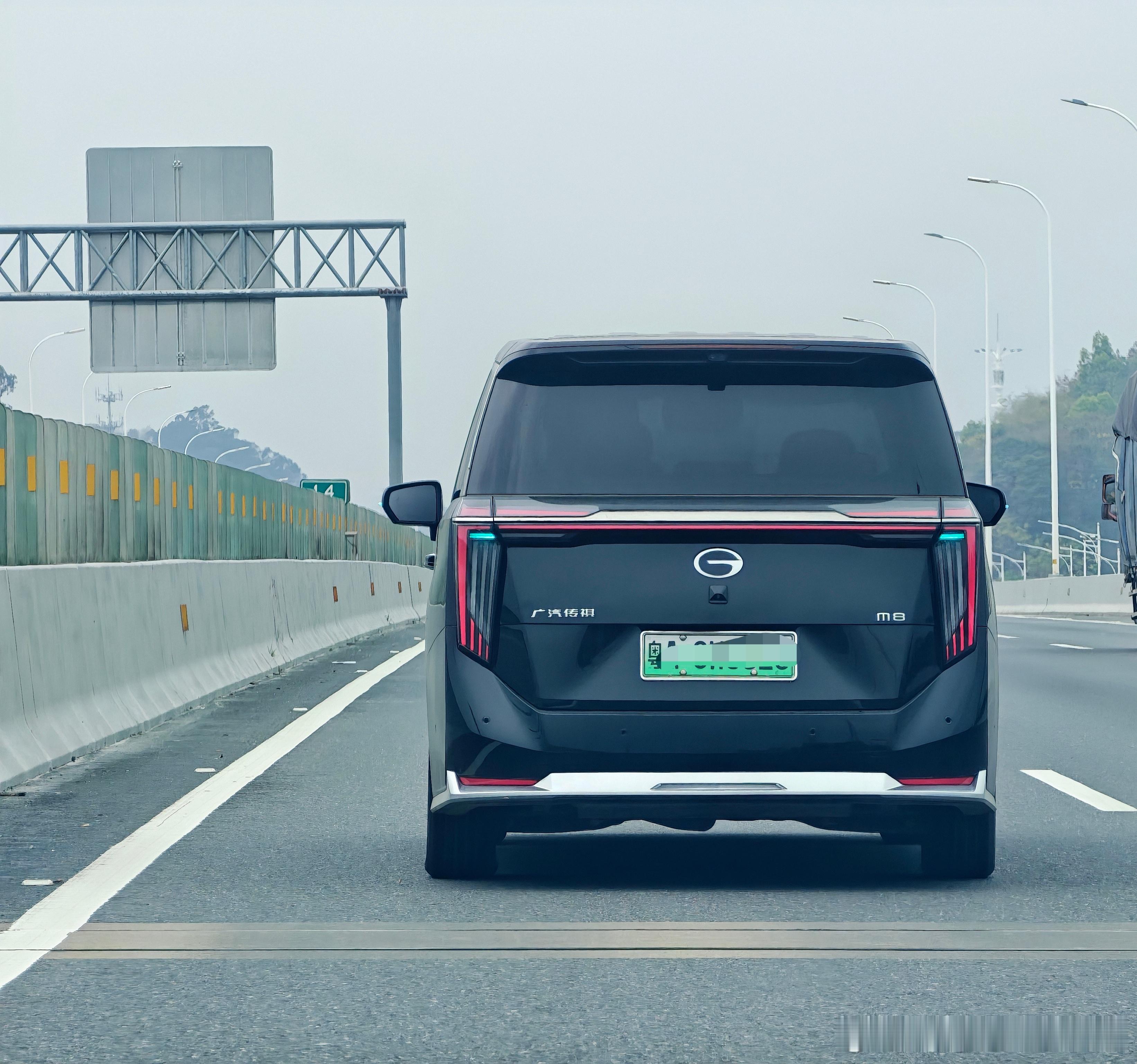 little blue light everywhere广汽传祺