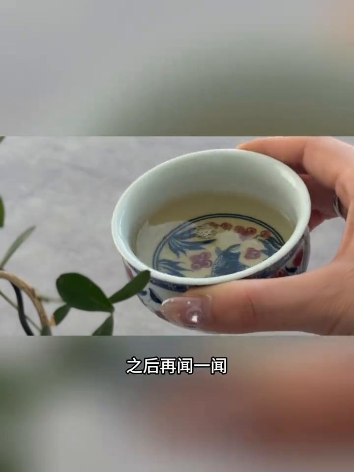 为什么老寿眉有绿色、黄色、棕色、红色、黑色这么多颜色？
中国人讲究色香味，在吃饭